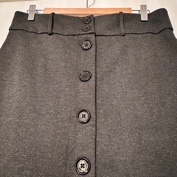Vintage high waisted stretch pencil skirt. with oversized buttons. Anne Klein - Picture 4 of 5